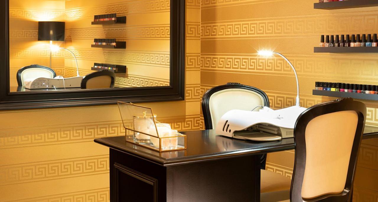 Victor'S Residenz-Hotel Schloss Berg Ненниг Экстерьер фото A manicure station