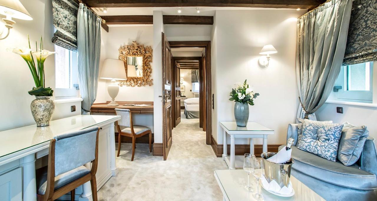 Victor'S Residenz-Hotel Schloss Berg Ненниг Экстерьер фото The interior of a suite at The Swan