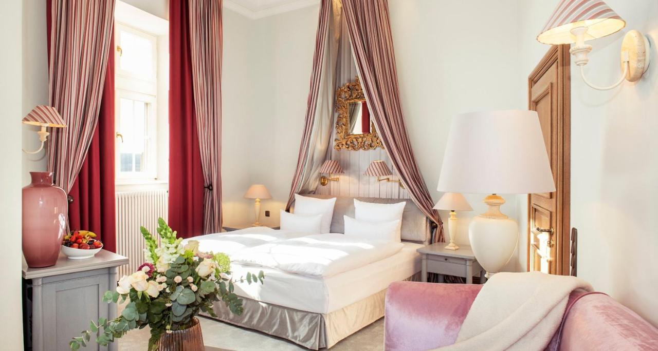 Victor'S Residenz-Hotel Schloss Berg Ненниг Экстерьер фото A room at the Hotel Axelmannstein