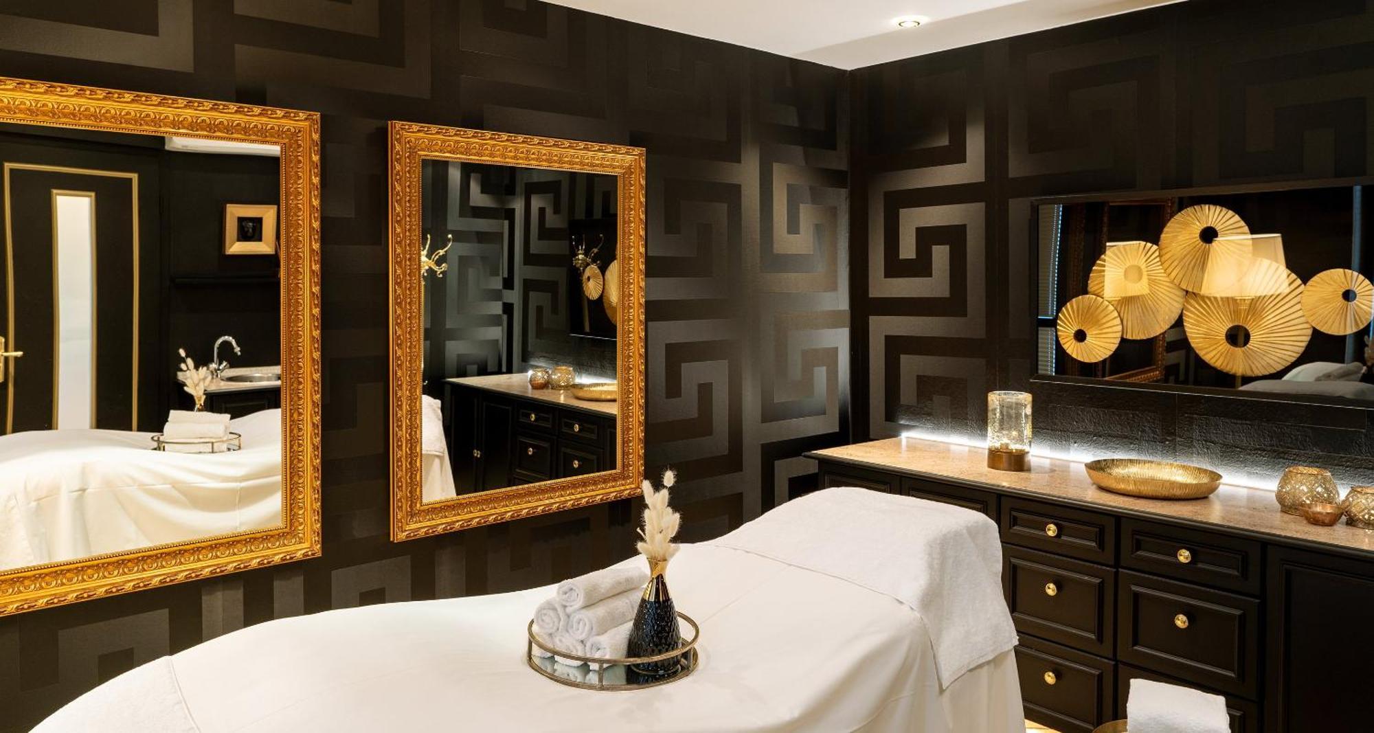 Victor'S Residenz-Hotel Schloss Berg Ненниг Экстерьер фото A treatment room at the Four Seasons Spa