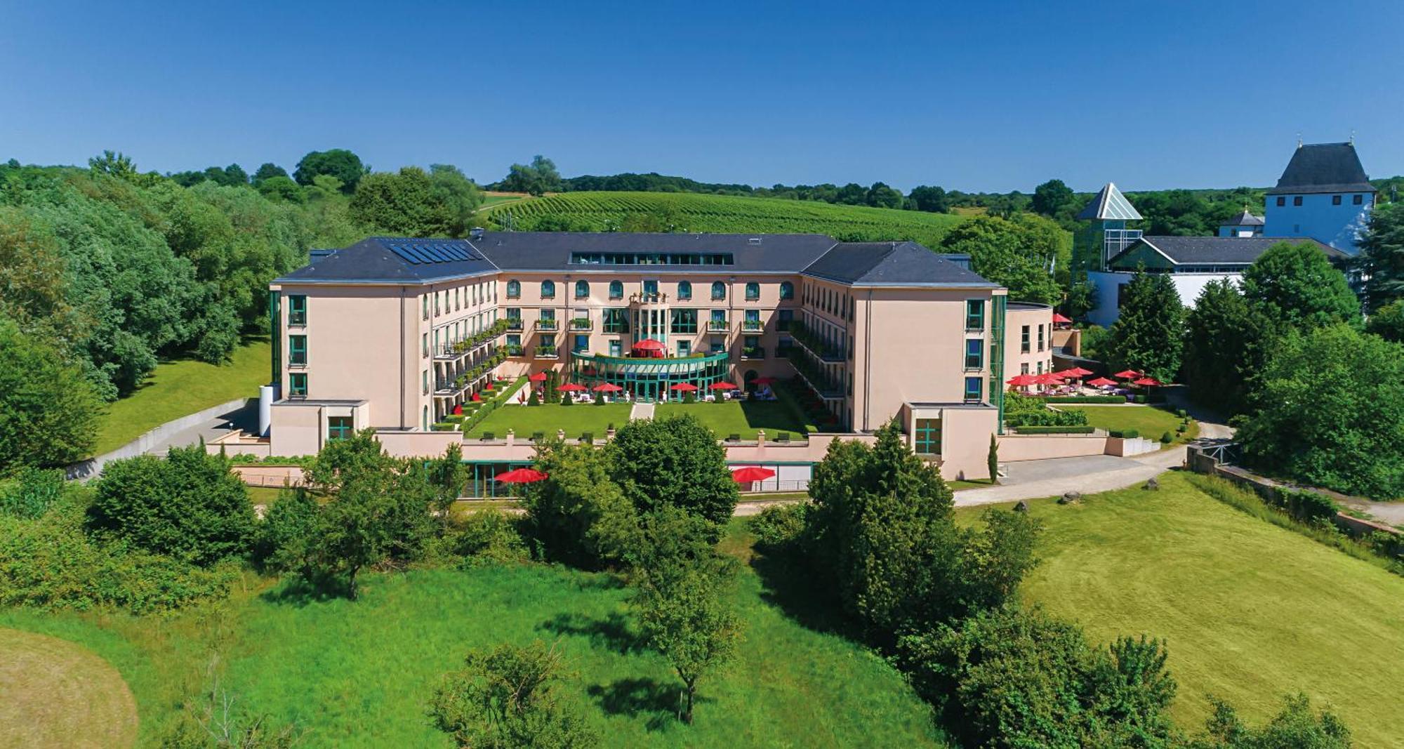 Victor'S Residenz-Hotel Schloss Berg Ненниг Экстерьер фото Aerial view of the campus