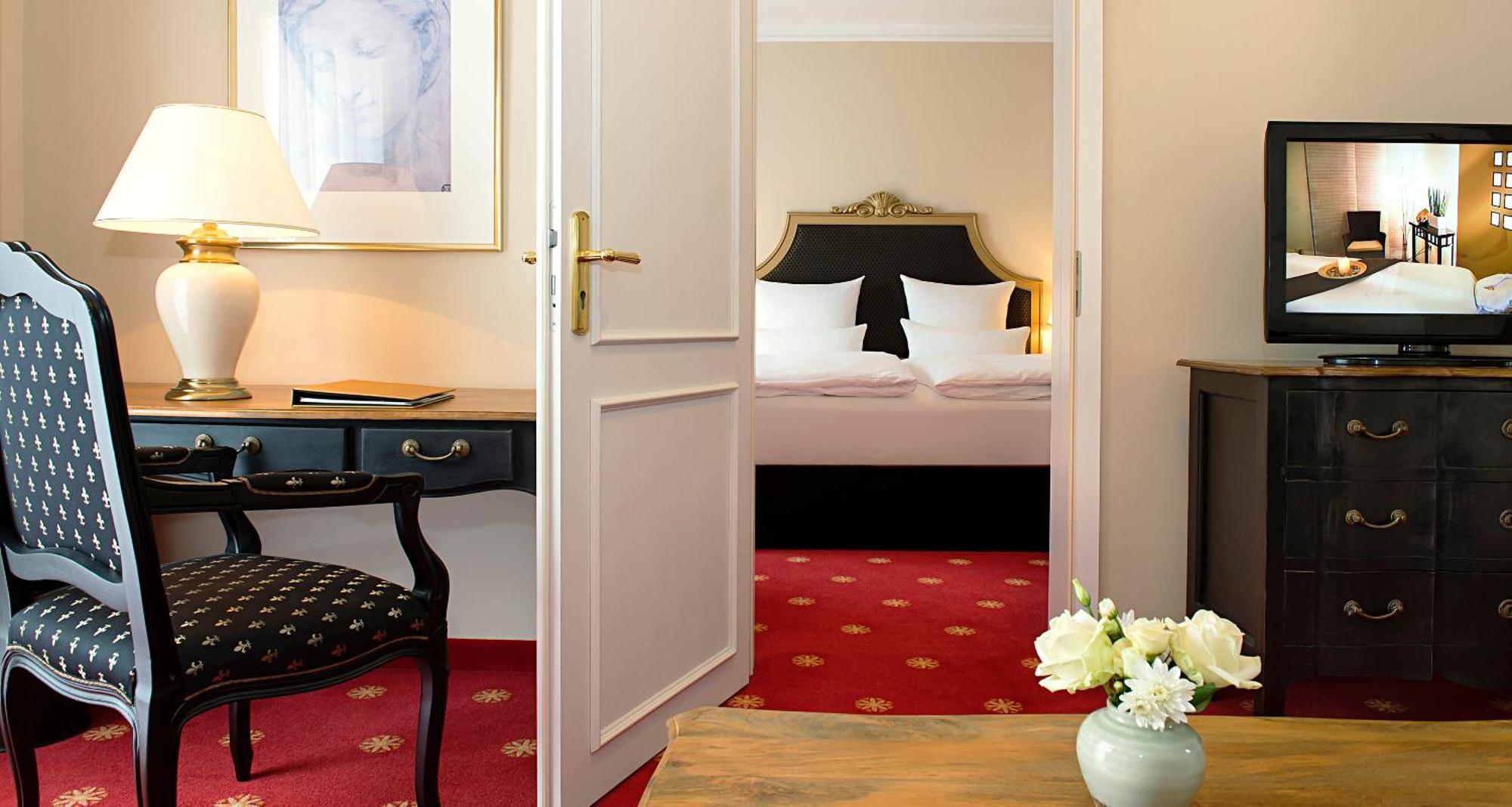 Victor'S Residenz-Hotel Schloss Berg Ненниг Номер фото A suite at the Hotel de France