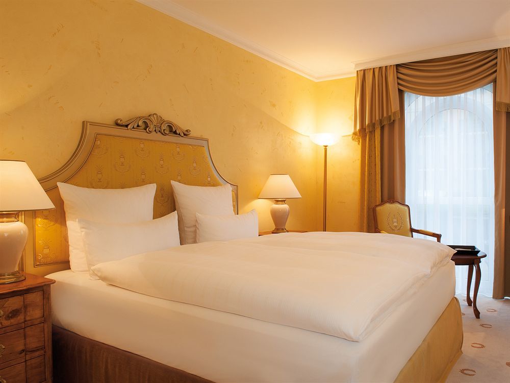 Victor'S Residenz-Hotel Schloss Berg Ненниг Экстерьер фото A typical hotel room